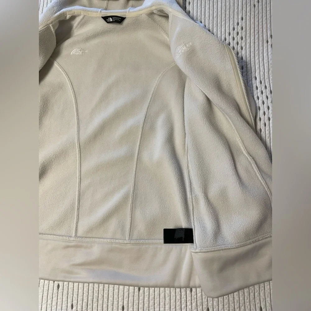 SOLD // North Face White Jacket with Hood - Picture 4 of 7